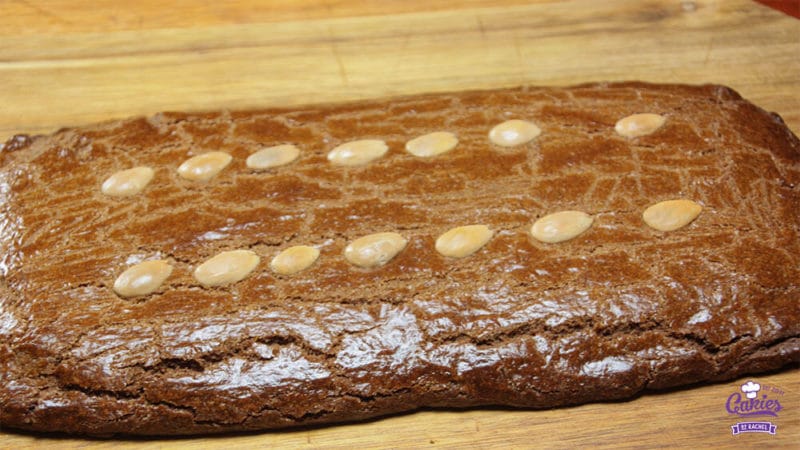 Dutch Gevulde Speculaas Recipe | Dutch Gevulde Speculaas is a speculaas spice cookie filled with almond paste. Speculaas Spice is similar to Pumpkin Pie Spice. A traditional Dutch dessert. | http://www.cakieshq.com | Stap 21